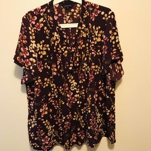 Short sleeve floral blouse